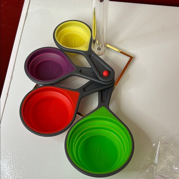 Colorful Measuring Cups Set that collapse - Picture 3 of 4